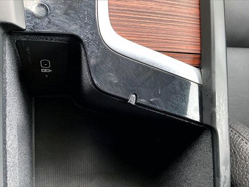 Used 2023 Volvo XC60 B5 Plus w/ Protection Package Premier image 15