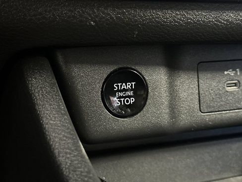 Used 2024 Nissan Rogue SV AWD/4WD image 22