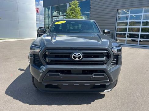 Used 2025 Toyota Tacoma SR w/ SR Upgrade Package AWD/4WD image 2