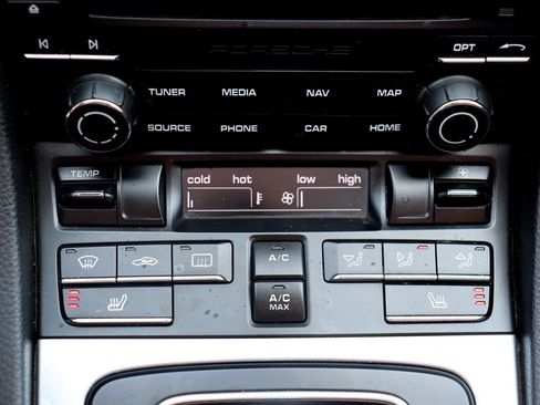 Used 2019 Porsche 718 Boxster RWD image 32