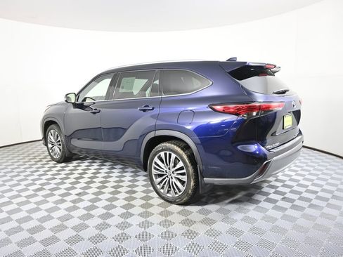 Used 2022 Toyota Highlander Platinum image 4