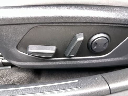 Certified 2025 Hyundai Elantra Limited image 12