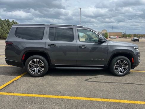 Used 2024 Jeep Wagoneer Series II w/ Flexible Seating Group image 4