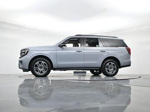 Used 2025 Ford Expedition Active image 37