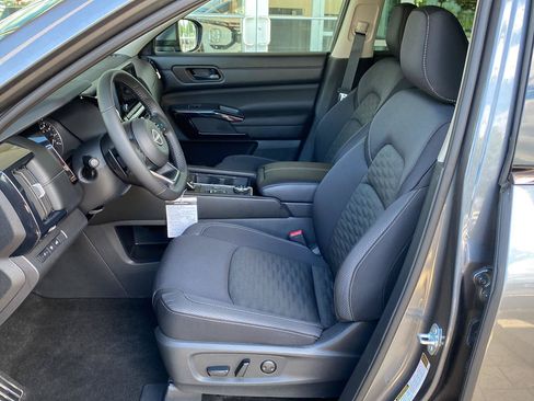 Certified 2025 Nissan Pathfinder SV AWD/4WD image 19