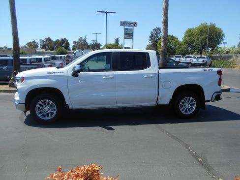 Used 2023 Chevrolet Silverado 1500 LT w/ Safety Package AWD/4WD image 2