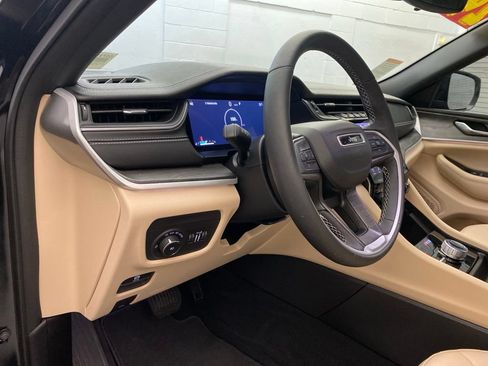 Certified 2024 Jeep Grand Cherokee Limited AWD/4WD image 20