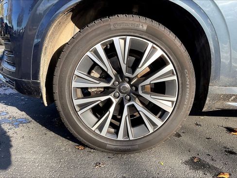 Used 2021 Volvo XC90 T5 Momentum w/ Protection Package Premier image 12