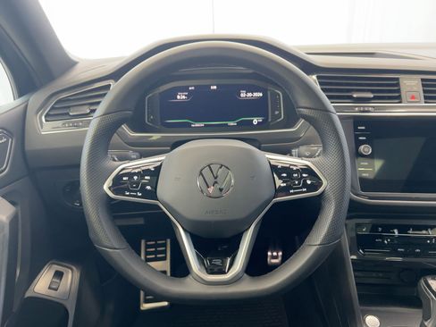 Certified 2023 Volkswagen Tiguan SEL R-Line image 18