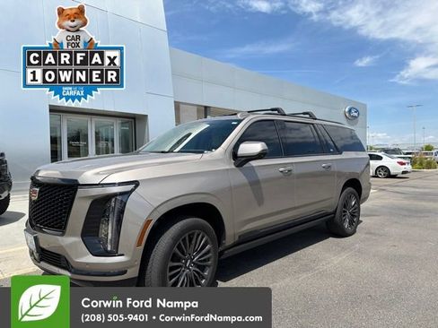 Used 2025 Cadillac Escalade ESV Sport Platinum w/ LPO, Floor Liner Package AWD/4WD image 3