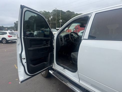 Used 2017 RAM 2500 Tradesman w/ Chrome Appearance Group AWD/4WD image 9