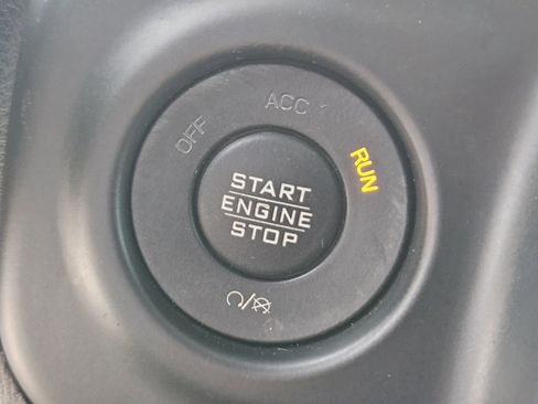 Used 2018 Jeep Wrangler Unlimited Sahara AWD/4WD image 23