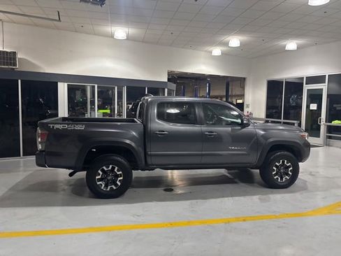 Used 2021 Toyota Tacoma TRD Off-Road w/ Technology Package AWD/4WD image 9