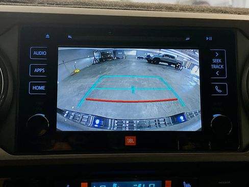 Used 2016 Toyota Tacoma TRD Sport RWD image 9
