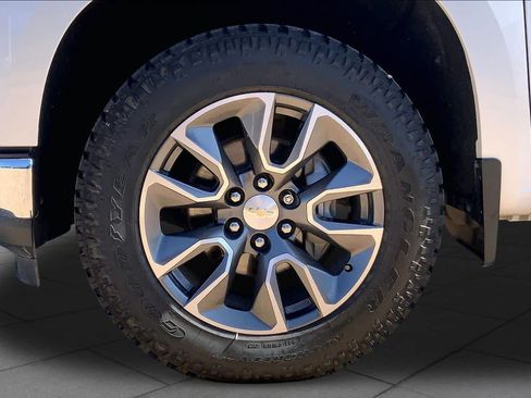 Used 2020 Chevrolet Silverado 1500 LT w/ Texas Edition AWD/4WD image 11