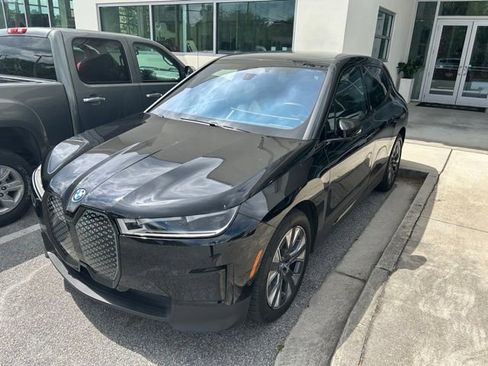 Used 2024 BMW iX xDrive50 w/ Premium Package AWD/4WD image 9