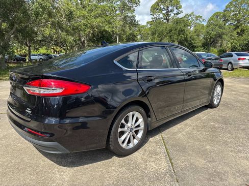 Used 2020 Ford Fusion SE image 3