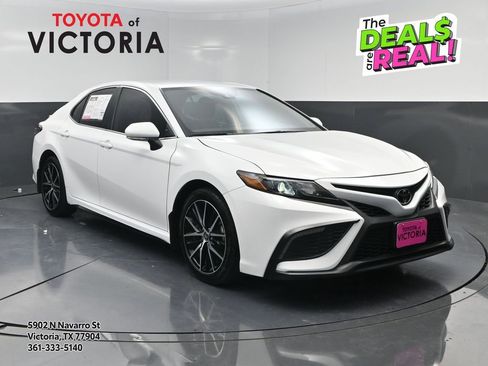 Used 2024 Toyota Camry SE FWD image 1