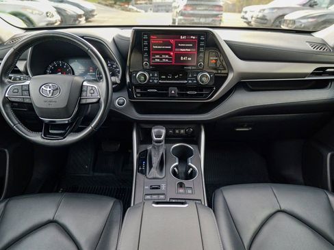 Used 2020 Toyota Highlander XLE image 37
