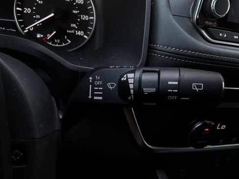 Used 2025 Nissan Rogue SV FWD image 36