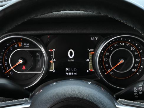 Used 2018 Jeep Wrangler Unlimited Sahara image 17