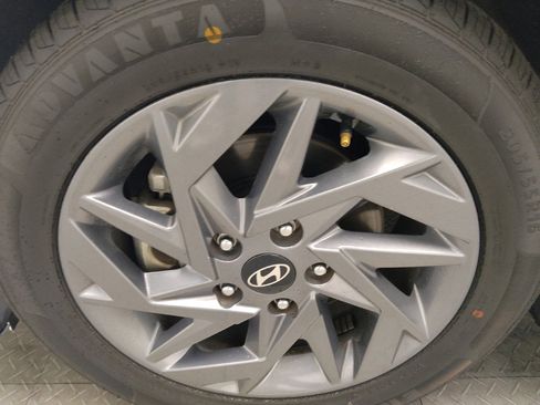 Used 2024 Hyundai Elantra SEL FWD image 31