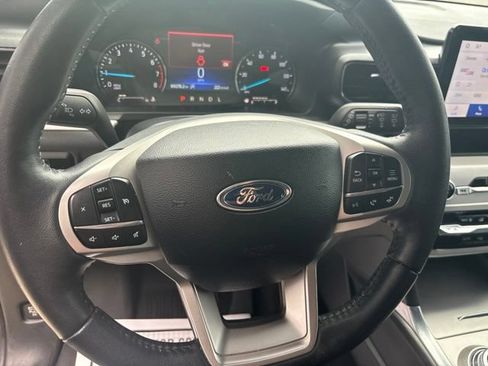 Used 2024 Ford Explorer XLT w/ Equipment Group 202A RWD image 8