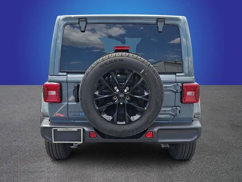 Used 2025 Jeep Wrangler Unlimited Sahara w/ Safety Group AWD/4WD image 5