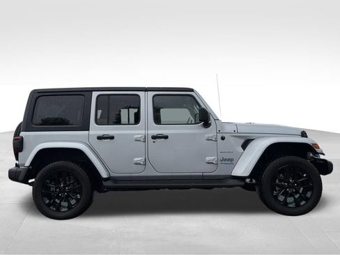 Used 2022 Jeep Wrangler Unlimited Sahara w/ Cold Weather Group AWD/4WD image 2