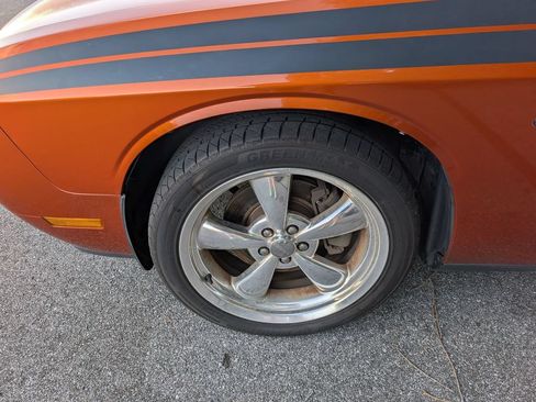 Used 2011 Dodge Challenger R/T RWD image 6