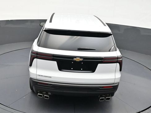 Used 2025 Chevrolet Traverse LT FWD image 12