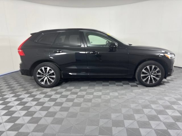 Used 2025 Volvo XC60 B5 Plus AWD/4WD image 5