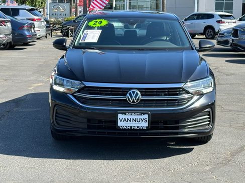 Used 2024 Volkswagen Jetta SE FWD image 12