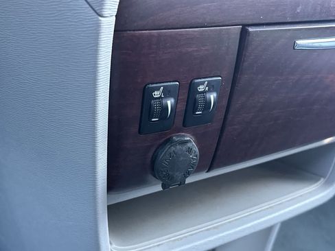 Used 2013 Toyota Sienna XLE image 16