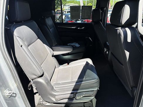 Used 2024 GMC Yukon XL Denali AWD/4WD image 16