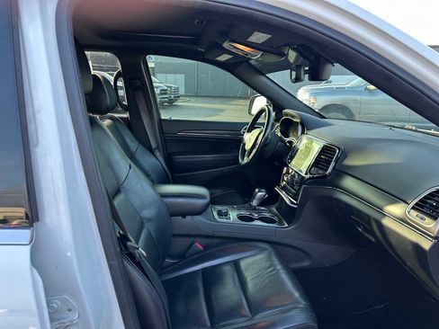 Used 2020 Jeep Grand Cherokee Limited image 16