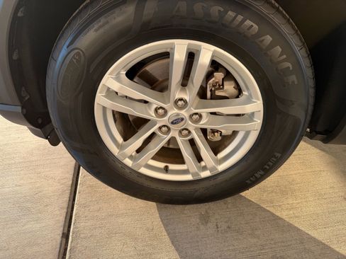 Used 2022 Ford Explorer XLT w/ Equipment Group 202A image 33