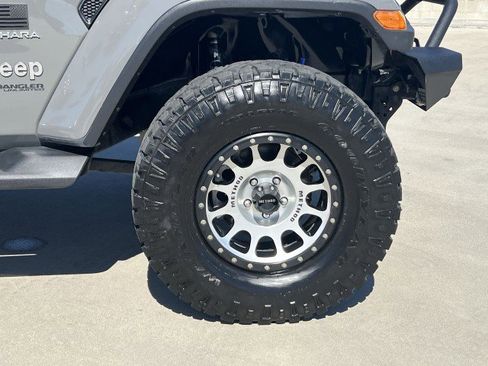 Used 2020 Jeep Wrangler Unlimited Sahara image 32