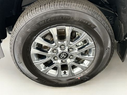 Used 2025 Toyota Tacoma Limited AWD/4WD image 11