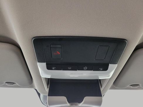 Used 2025 Nissan Rogue SV image 19