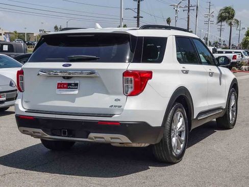 Used 2021 Ford Explorer XLT w/ Equipment Group 202A AWD/4WD image 4
