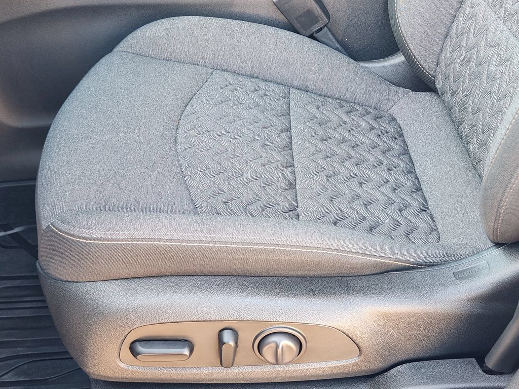 Certified 2023 Chevrolet Equinox LT w/ LPO, Floor Liner Package AWD/4WD image 24