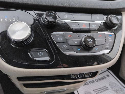 Used 2023 Chrysler Voyager LX FWD image 20