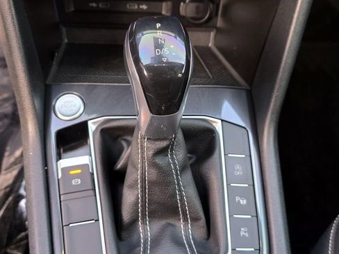 Used 2022 Volkswagen Tiguan SEL R-Line image 20