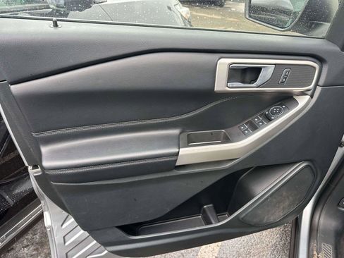 Used 2023 Ford Explorer XLT w/ Equipment Group 202A image 15