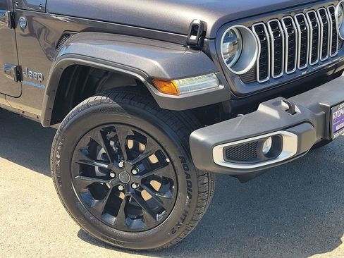 Used 2025 Jeep Wrangler Unlimited Sahara w/ Safety Group AWD/4WD image 9