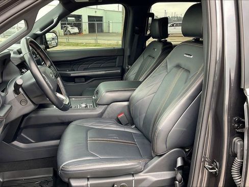 Used 2024 Ford Expedition Platinum image 18