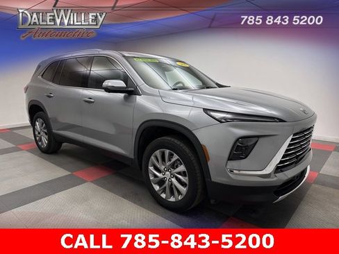 Used 2025 Buick Enclave Preferred image 1