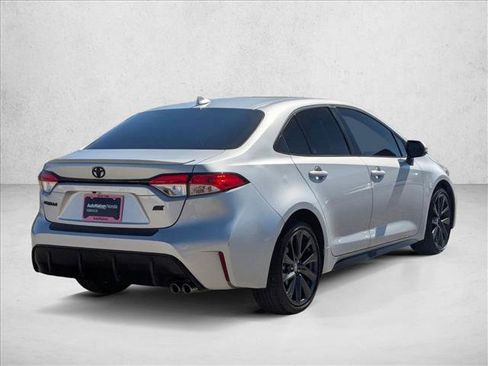 Used 2023 Toyota Corolla SE FWD image 5