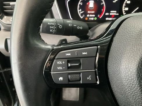 Used 2025 Honda Pilot Touring image 11